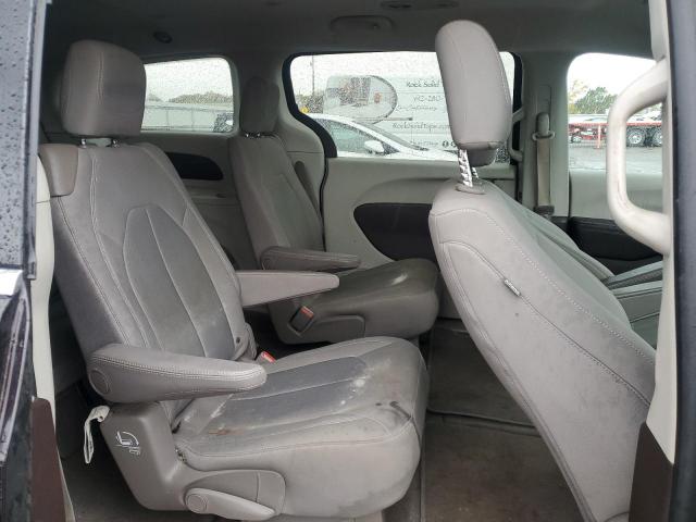 Chrysler Pacifica Touring Image 5