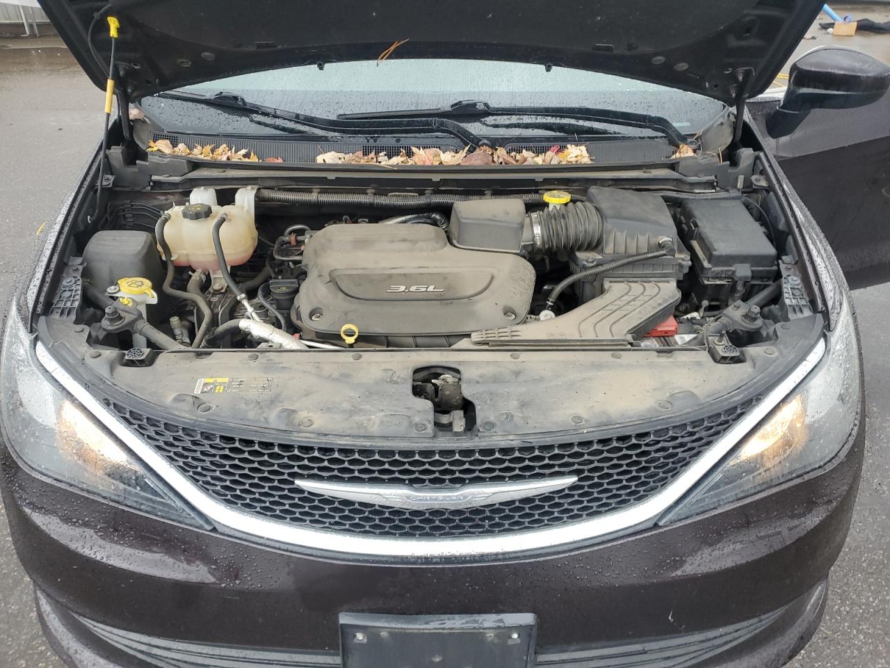 Chrysler Pacifica Touring Image 6