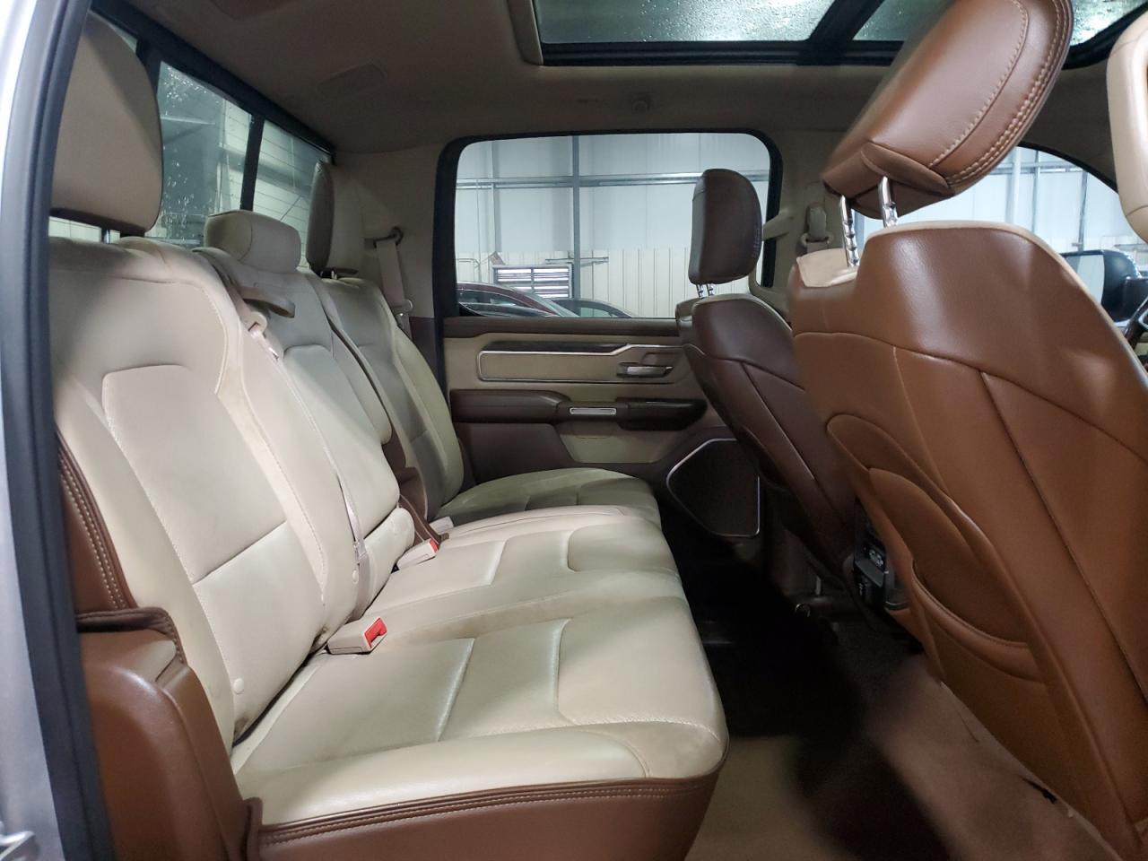 Ram 1500 Laramie Image 8