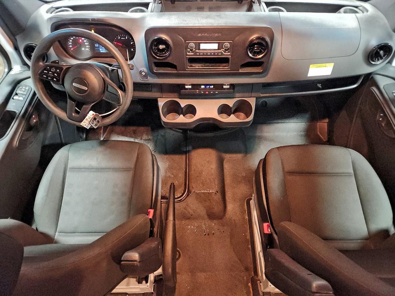 Freightliner Sprinter 2500/3500 Image 10