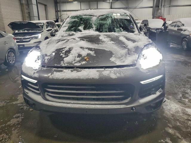 Porsche Cayenne Image 2