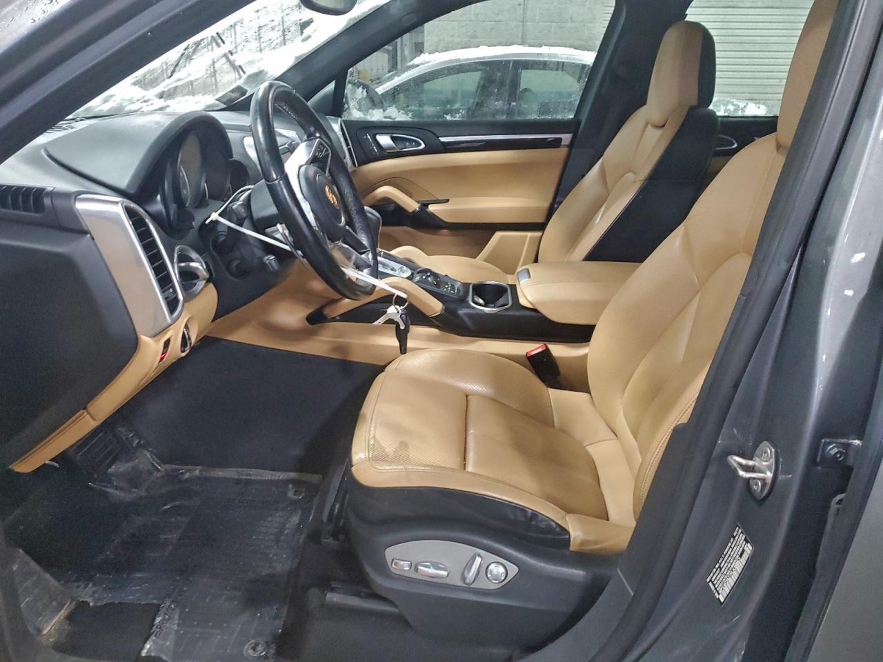 Porsche Cayenne Image 12