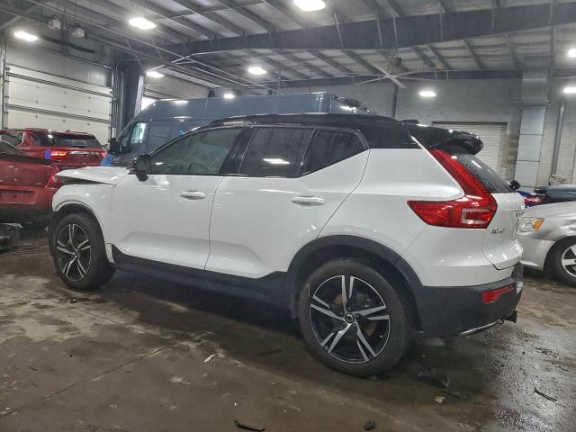 Volvo XC40 T5 Momentum Image 3